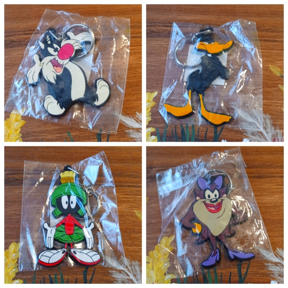 🌿5/$25 New Vintage 4pc Looney Toones&Taz Rubber Keychains Bundle Sealed 3"/3.5"
